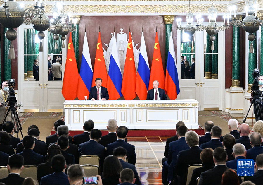 当地时间3月21日下午，国家主席习近平在莫斯科克里姆林宫同俄罗斯总统普京举行会谈。这是会谈后，两国元首共同会见记者。新华社记者 申宏 摄